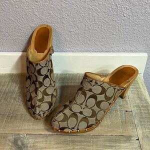 VTG Coach Tan & Brown Classic Print 3” Heels-Women's Heeled Wood Slip ons Sz 9